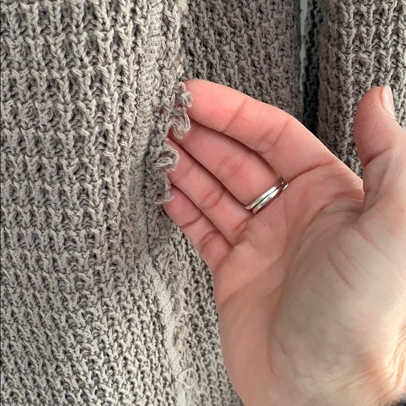 Elan taupe sweater with shoulder cut outs - Picture 4 of 9